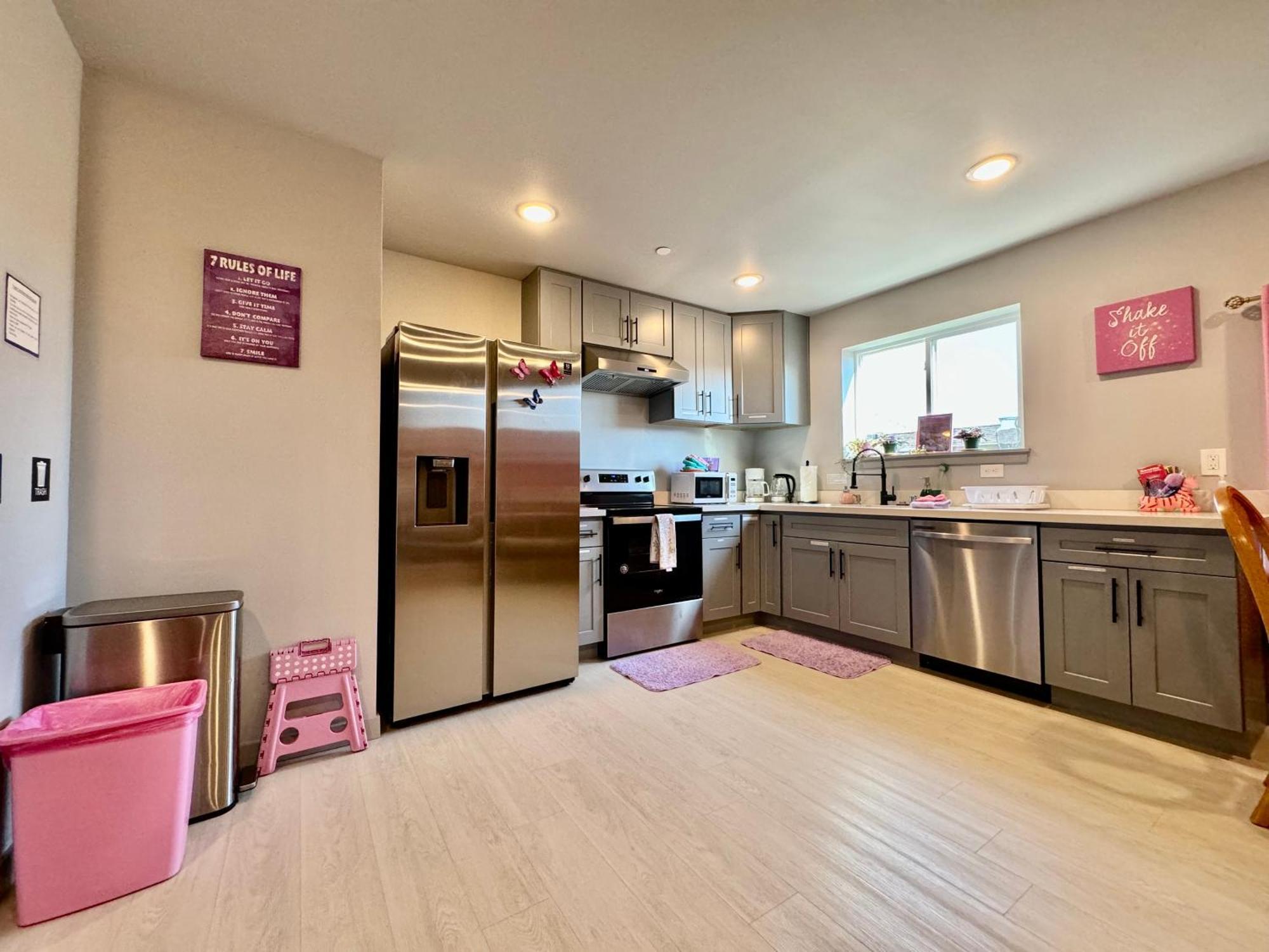 Seattle Alki Oasis: Modern Apartment Near Beach & Downtown Exterior photo