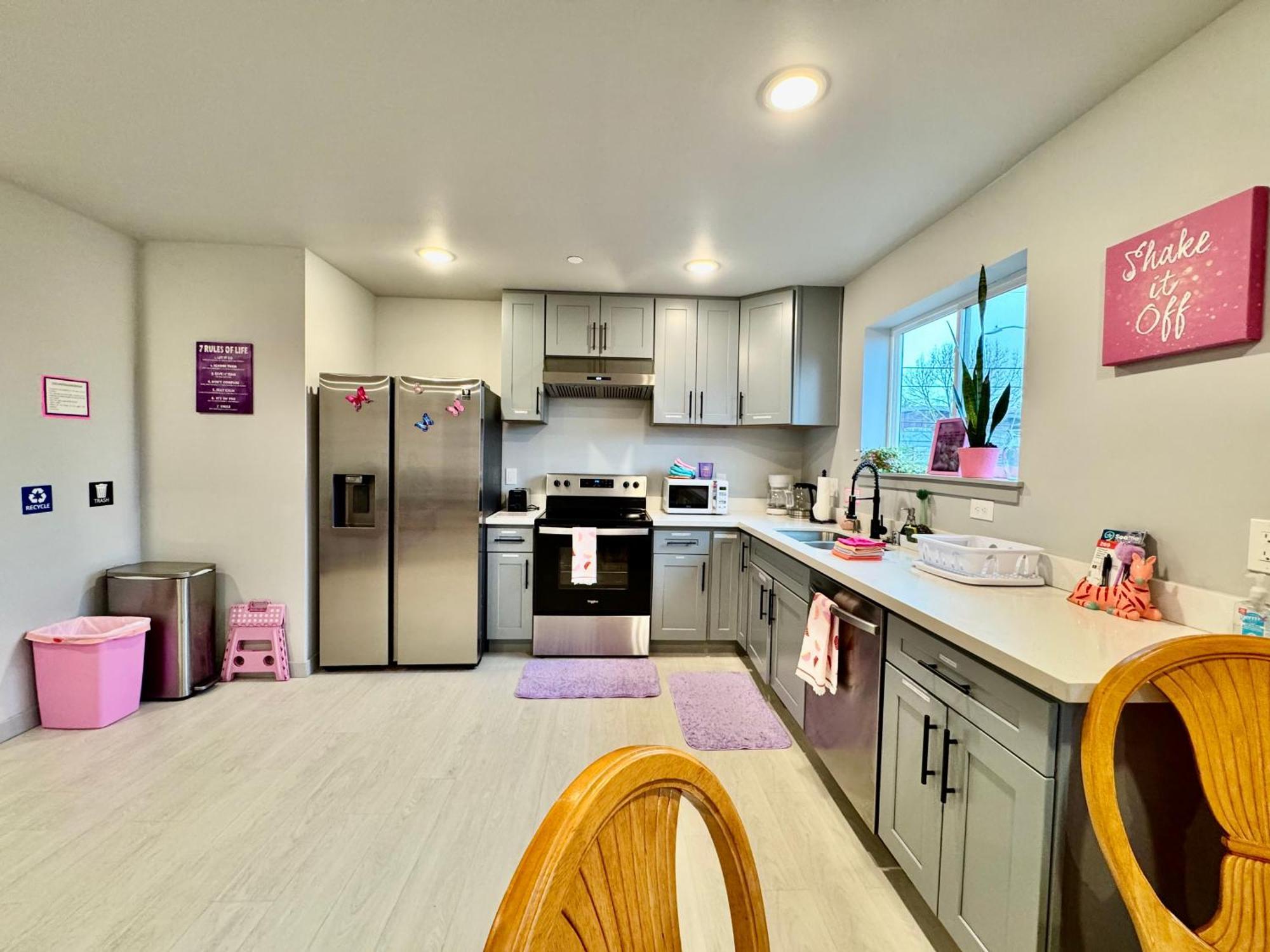 Seattle Alki Oasis: Modern Apartment Near Beach & Downtown Exterior photo