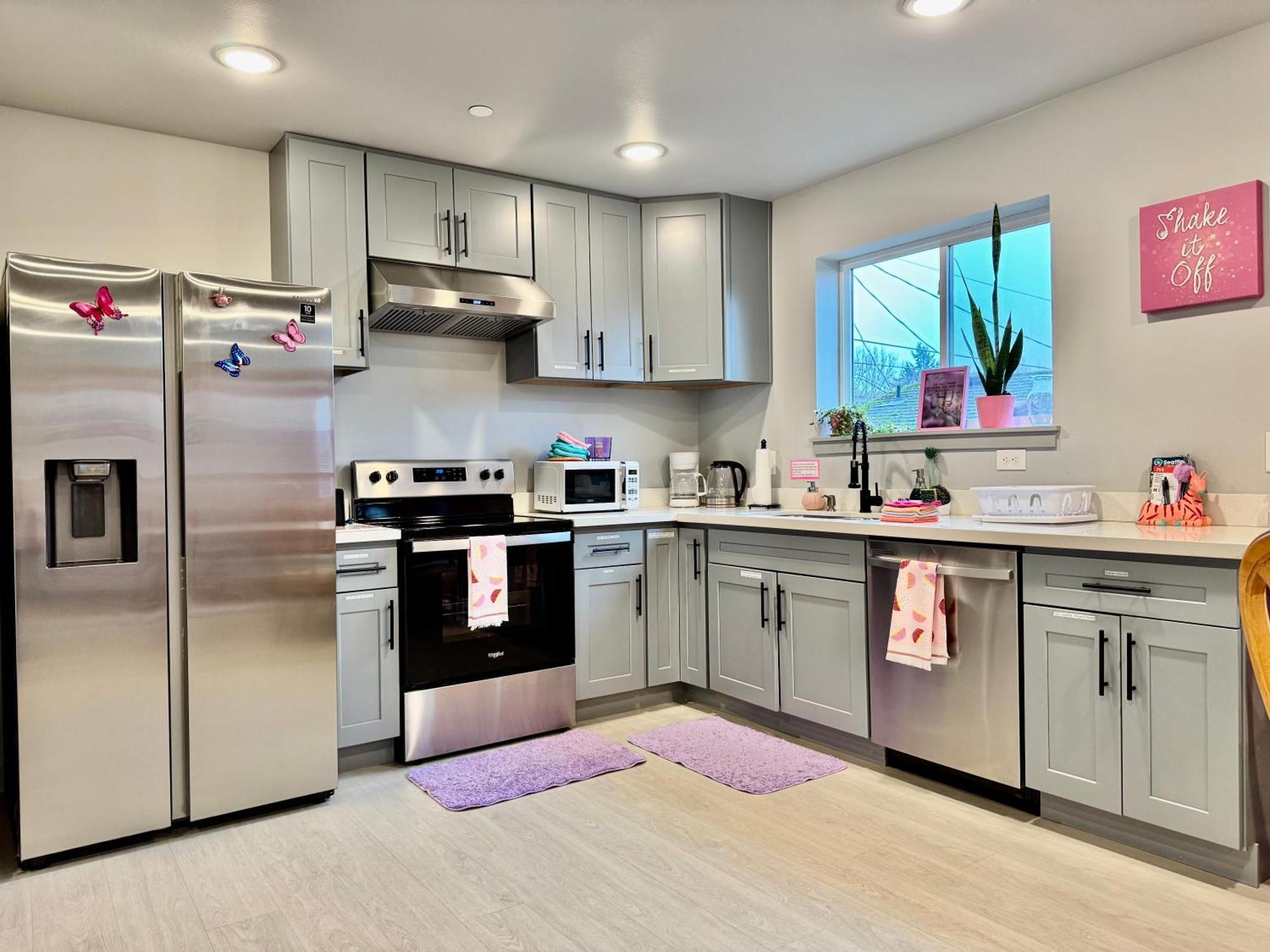 Seattle Alki Oasis: Modern Apartment Near Beach & Downtown Exterior photo