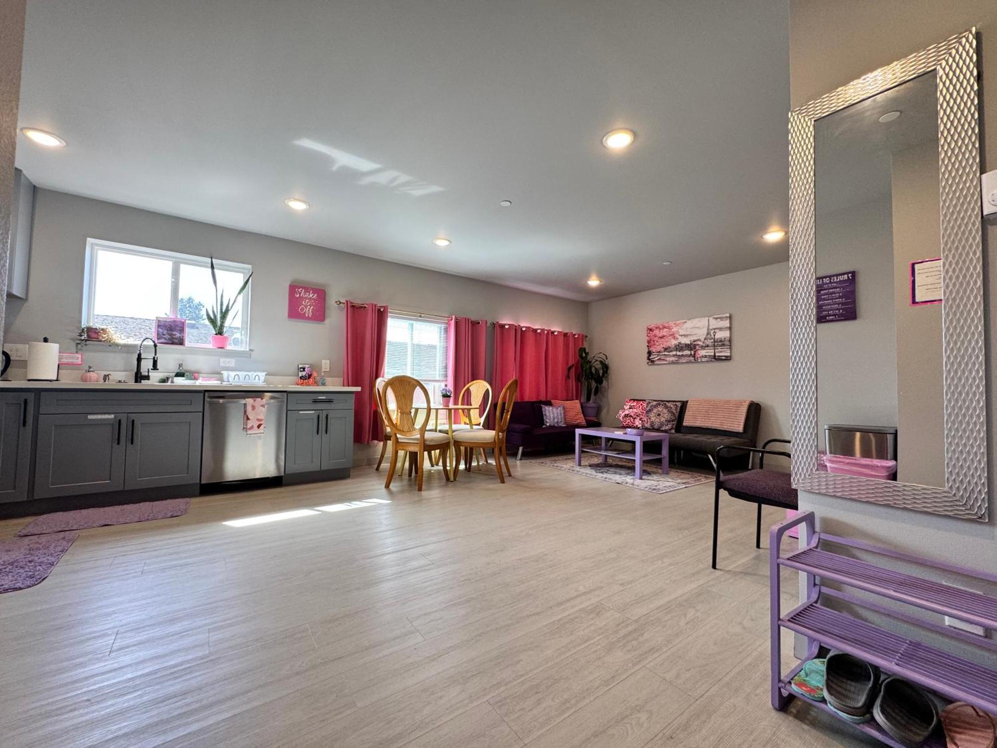Seattle Alki Oasis: Modern Apartment Near Beach & Downtown Exterior photo